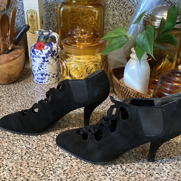 Shoes to die for. Stunning black suede. - Picture 2 of 7